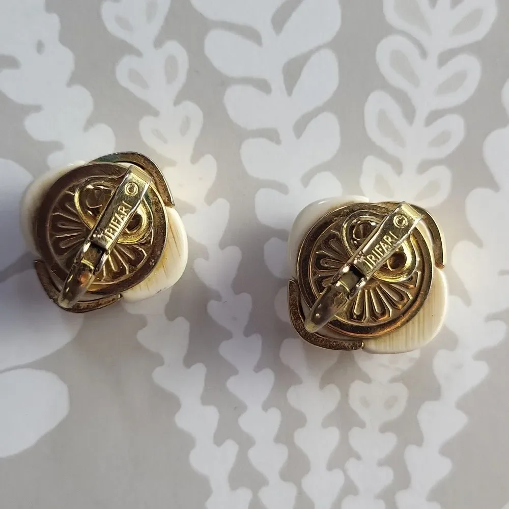 Vintage 50s Trifari Clip on Earrings and Hat pin